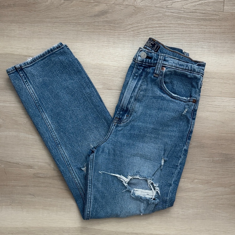 A&F - Ultra High Rise Straight Jeans